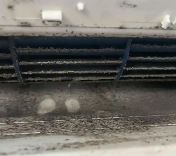 鸡东空调吹的风有股烧焦味是怎么回事